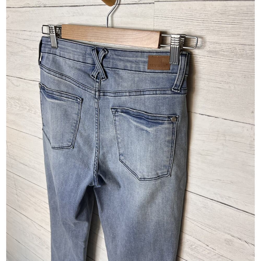 Judy Blue Jeans Womens Size 5/27 Relaxed fit Medium Wash Raw Distressed Hem - Picture 15 of 16